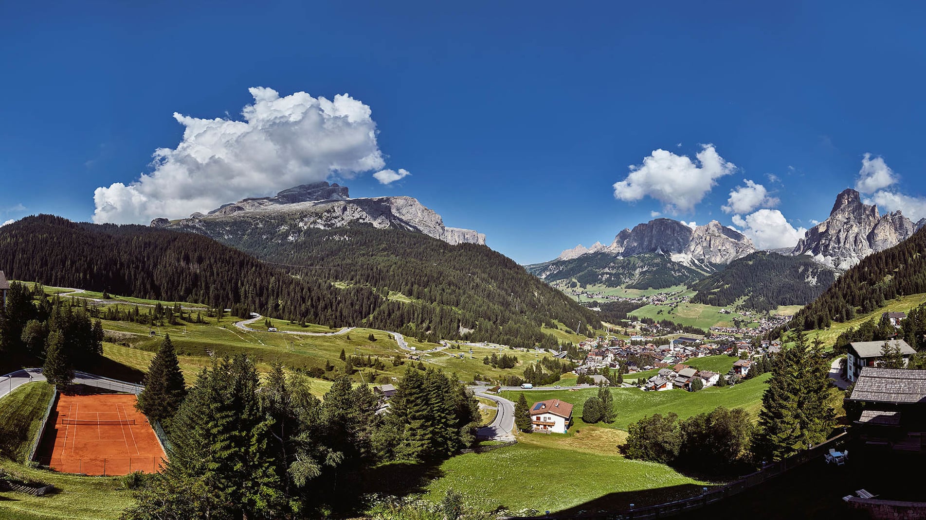 Paesaggio intorno allo Sporthotel Panorama, hotel a Corvara